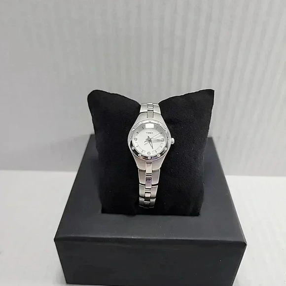 Womens Timex White Dial Crystal Watch Stainless Steel Band New Battery Dainty - Picture 4 of 16